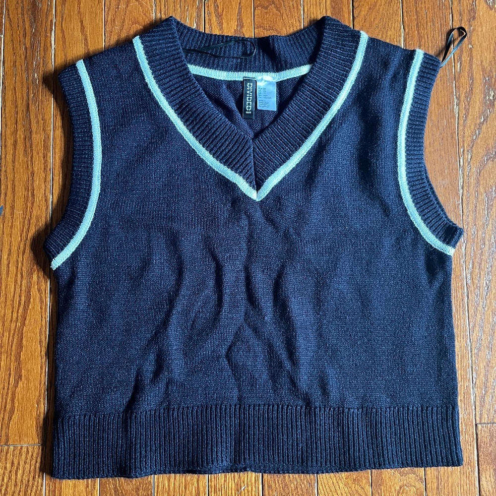 Divided xs blue sweater vest